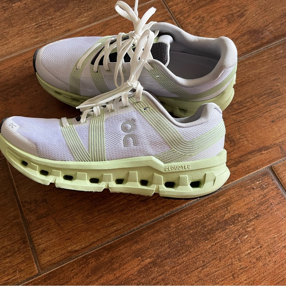 Clouldswift tennis shoes